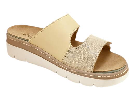Ciabatta donna Grunland CE 0458 68MOLL in pelle e nabuk laminato, fasce a strappo, plantare Dry Soft estraibile e zeppa 4 cm. Comfort Made in Italy.<br /><br />Le ciabatte donna Grunland CE 0458 68MOLL sono pensate per chi mette la comodità al primo posto, ma non rinuncia a un tocco di stile. La tomaia con due fasce in pelle e nabuk laminato avvolge il piede con morbidezza e, grazie alla pratica apertura a strappo, la calzata è sempre facile, veloce e regolabile in base alle tue esigenze.<br /><br />Il sottopiede in pelle DRY SOFT è il cuore del comfort: assorbe l’umidità, mantiene il piede asciutto e regala una camminata soffice e leggera. E se serve, puoi sostituirlo con un plantare personale per un supporto ancora più personalizzato.<br /><br />La zeppa in gomma antiscivolo da 4 cm completa il quadro, garantendo stabilità e leggerezza in ogni occasione, dal relax in casa alle passeggiate estive.<br /><br />Con Grunland il comfort incontra la qualità Made in Italy: una ciabatta che ti accompagnerà ovunque, con stile e benessere ad ogni passo.<br /><br />Scoprile ora e cammina con leggerezza ogni giorno!