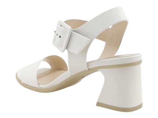 Sandali con tacco NeroGiardini in pelle, eleganti e comodi con fibbia glam e tacco 6 cm. Perfetti per ogni occasione. Scopri lo stile Made in Italy!<br /><br />I sandali donna NeroGiardini E513240D con tacco sono la tua arma segreta per sfoggiare eleganza e sicurezza… senza rinunciare alla comodità. <br />Realizzati interamente in pelle, con fodera coordinata e sottopiede leggermente imbottito (perché sì, il comfort è sexy!), questi sandali con cinturino alla caviglia e maxi fibbia squadrata ti faranno brillare. <br />Il tacco sagomato da 6 cm slancia senza sacrifici, mentre la suola in gomma antiscivolo ti tiene salda anche nei momenti più “scivolosi”.<br />Perfetti per cerimonie, cene eleganti, party estivi o anche solo per sentirti incredibile il lunedì mattina.<br />*Made in Italy*, perché anche i tuoi piedi meritano il meglio.<br />Mettili al carrello prima che lo faccia qualcun'altra!