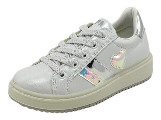 Sneaker Primigi 3867922: stile e comfort per la tua bambina.<br />Tomaia iridescente con accessori a specchio, comoda e versatile. Perfetta per ogni occasione.