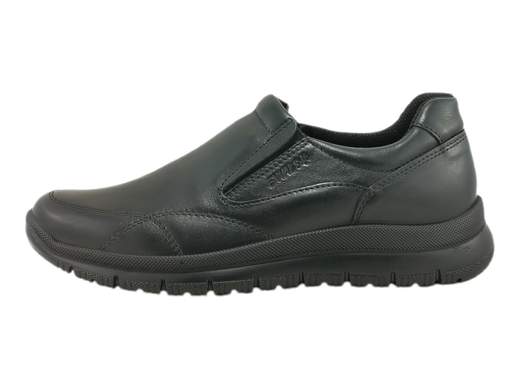 Eleva il tuo stile con il mocassino da uomo ENVAL Soft 6722400 Elliot. <br />Realizzato in morbida pelle nappa nero, offre una calzata comoda (Forma Ampia) con plantare estraibile memory foam in pelle. <br />Il fondo in poliuretano leggero e flessibile garantisce un comfort straordinario. <br />Unisce l'eleganza del design italiano con la praticità quotidiana. <br />Sperimenta il massimo comfort con questo mocassino di alta qualità. Made in Italy, per chi cerca stile e benessere in ogni passo.
