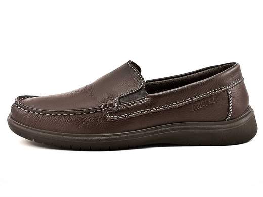 Eleva il tuo comfort e stile con il mocassino uomo ENVAL Soft 3708011. Realizzato in morbida nappa bottalata castagno, offre una calzata comoda grazie al plantare in pelle Memory Foam estraibile. La suola in poliuretano Extra Flessibile garantisce una camminata senza sforzo. Questo mocassino Made in Italy unisce eleganza e praticità per un look impeccabile.