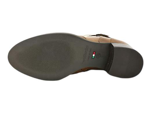 Scopri l'eleganza senza tempo con il tronchetto da donna NeroGiardini I308232D. Realizzato interamente in pelle e impreziosito da un raffinato accessorio metal, questo tronchetto è il perfetto connubio tra stile e comfort. Il sottopiede in pelle estraibile DryGo assorbe l'umidità, garantendo comfort e benessere ad ogni passo. La suola in gomma offre una presa sicura, mentre il tacco comodo alto 4 cm aggiunge un tocco di sofisticatezza. Questo tronchetto Made in Italy è la scelta ideale per una donna moderna e raffinata. Acquista ora e vivi l'autentica bellezza italiana.