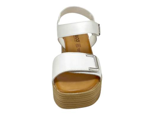 Scopri i Sandali Donna IGI&CO 5687311 Engy in pelle latte con fondo platform, comodi e regolabili, su Laporta Calzature. Acquista ora!<br /><br />I Sandali Donna IGI&CO 5687311 Engy, disponibili su Laporta Calzature, offrono un perfetto equilibrio tra stile e comfort. <br />Realizzati in pelle color latte, presentano una fascia e un cinturino alla caviglia con chiusura a strappo, garantendo una regolazione ottimale per ogni piede. <br />Il fondo platform di 6 cm leggermente squadrato dona un tocco moderno e alla moda, mentre il sottopiede in memory foam rivestito in pelle assicura un comfort eccezionale e una stabilità duratura. <br />Questi sandali Made in Italy sono ideali per chi cerca eleganza e funzionalità in un'unica soluzione. <br />Non lasciarti sfuggire questa combinazione di stile e comfort, acquista ora su Laporta Calzature!