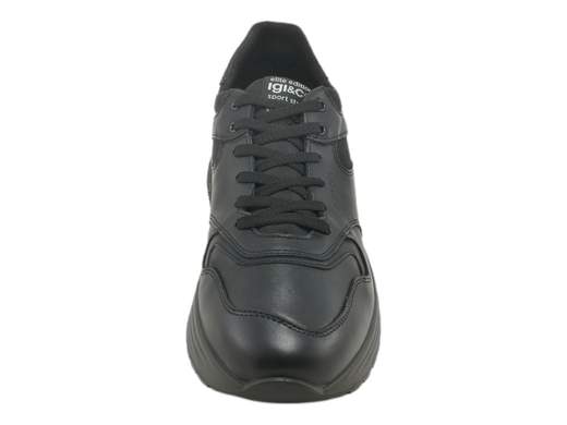 Sneakers uomo IGI&CO in pelle nera con inserti tecnici, soletta memory foam estraibile e fondo running leggero. Ideali per camminare a lungo.<br /><br />Le sneakers uomo IGI&CO 8640500 Seth sono pensate per chi cerca comfort elevato, qualità dei materiali e praticità quotidiana.<br />La tomaia è realizzata in pelle nera con inserti in tessuto tecnico, una combinazione che assicura resistenza, traspirabilità e uno stile sobrio facilmente abbinabile.<br /><br />La calzata è comoda e stabile, supportata dalla soletta estraibile in pelle con memory foam, progettata per assorbire gli impatti e garantire benessere anche dopo molte ore di utilizzo.<br />La chiusura con lacci a 6 fori consente una regolazione precisa e personalizzata, adattandosi perfettamente alla forma del piede.<br /><br />Elemento distintivo di questo modello è il fondo running in poliuretano alto 4 cm, leggero e flessibile, studiato per offrire ammortizzazione e sostegno durante la camminata.<br />La particolare conformazione del fondo proietta il peso in avanti, migliorando la postura del passo e rendendo queste sneakers ideali per lunghe camminate e uso prolungato giornaliero.<br /><br />Sneakers uomo versatili e funzionali, adatte a outfit casual, lavoro informale e tempo libero, perfette per chi desidera una scarpa pratica ma curata nei dettagli.<br />Made in Italy.