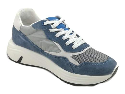 Sneakers Uomo IGI&CO 5637522 Seth in pelle scamosciata e tessuto, con sottopiede estraibile memory foam. Comfort, traspirabilità e stile per l'estate. Made in Italy.<br /><br />Le Sneakers Uomo IGI&CO 5637522 Seth offrono un mix perfetto di comfort e stile. <br />Realizzate in pelle scamosciata e tessuto, queste sneakers aggiungono un tocco di freschezza agli outfit estivi. <br />La fodera in tessuto tecnico traspirante e il sottopiede imbottito memory foam estraibile in pelle garantiscono traspirabilità, igiene e comodità per tutto il giorno. <br />Il fondo ginnico ispirato al running, rialzato posteriormente, ti permette di essere agile e confortevole durante le tue passeggiate in città. <br />Perfette per un look casual ma ricercato, queste sneakers sono un must-have nel guardaroba estivo maschile. Made in Italy. <br />Non perdere l'opportunità di migliorare il tuo stile estivo con queste sneakers versatili e confortevoli!