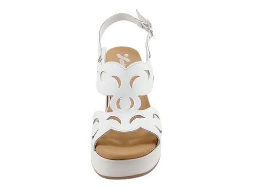 Sandali tacco Susimoda 2368/39 con sottopiede PIUMA Gel e tacco comodo. Eleganza e comfort senza rinunce. Provali ora!<br /><br />Hai sempre pensato che tacco alto facesse rima con sofferenza? I Susimoda 2368/39 sono qui per farti cambiare idea, con un mix irresistibile di stile e comfort.<br /><br />Le morbide fasce in pelle abbracciano il piede con sicurezza, dalla pianta fino al collo, mentre il cinturino regolabile in stile slingback ti regala una calzata su misura. Il tutto foderato internamente in pelle per una sensazione di benessere costante.<br /><br />Il vero segreto? Il sottopiede PIUMA Gel con imbottitura extra: una coccola per i tuoi piedi, anche con il tacco a blocco da 8,5 cm (e plateau da 3 cm, così non si sente nemmeno).<br /><br />Perfetti con outfit classici, casual chic o per una serata speciale. Insomma, sono i sandali che ti fanno dire: “tacchi sì, ma comodi!”<br /><br />Lavorazione artigianale Made in Italy.<br />Non farteli scappare: i tuoi piedi ringrazieranno!