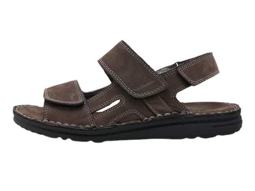 Esplora il connubio di stile e comfort con il sandalo da uomo Grunland SA 2616 80LAPO. Realizzato interamente in pelle nabuk piombo/caffè, questo sandalo incanta con la sua eleganza senza tempo. Le due fasce e il cinturino completamente regolabili a strappo garantiscono una calzata personalizzata e sicura. Il sottopiede imbottito Re-Soft in pelle offre un comfort avvolgente ad ogni passo. La suola in gomma leggera e flessibile assicura una camminata senza sforzo. Affronta la stagione estiva con stile e comfort grazie al sandalo Grunland SA 2616 80LAPO.