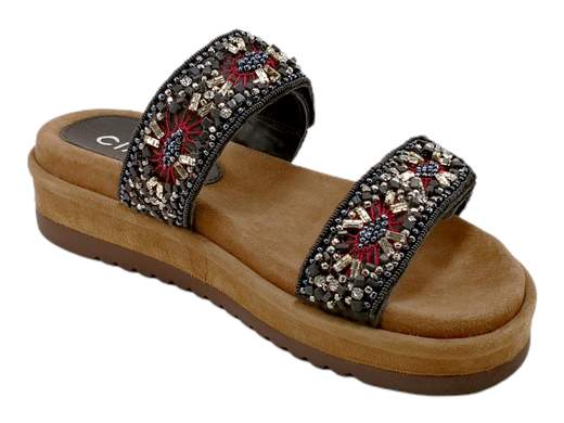Scopri le Ciabatte Donna CINZIA Soft IT1021 002 con fasce decorate e regolabili, comfort eccezionale e platform elegante, su Laporta Calzature. Acquista ora!<br /><br />Le Ciabatte Donna CINZIA Soft IT1021 002, disponibili su Laporta Calzature, offrono un mix perfetto di eleganza e comfort. <br />Realizzate con due fasce decorate con pietre e strass multicolore, queste ciabatte aggiungono un tocco di glamour a qualsiasi look. Entrambe le fasce sono regolabili a strappo, permettendo un’adattabilità ottimale per ogni tipo di piede. <br />Il sottopiede imbottito assicura un comfort prolungato e una stabilità eccellente durante tutta la giornata. Il fondo platform di 3,5 cm, rivestito in tinta, non solo aggiunge un tocco di stile, ma garantisce anche una calzata comoda. <br />Non perdere l’occasione di aggiungere un tocco di brillantezza al tuo guardaroba, acquista ora su Laporta Calzature!