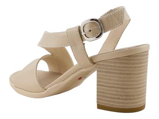 Raffinato sandalo da donna NeroGiardini con tacco a blocco di 6,5 cm, doppia fascia in pelle con fibbia e suola antiscivolo, disponibile in nero e lino.
