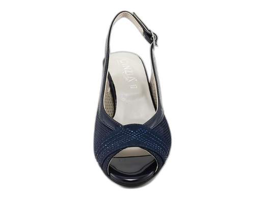 Sandali slingback CINZIA Soft MM295592 in camoscio lucido e vernice con strass, tacco a blocco 5 cm e suola antiscivolo. Eleganza e comfort Made in Italy! <br /><br />Eleganti, comodi e con quel tocco di luce che fa la differenza! <br />I sandali slingback CINZIA Soft MM295592 mixano camoscio lucido, vernice e strass per un look raffinato e versatile. <br />Il cinturino posteriore con fibbia assicura stabilità, mentre il sottopiede imbottito coccola ogni passo. <br />Il tacco a blocco da 5 cm è l’alleato perfetto per serate chic senza rinunciare al comfort. Suola antiscivolo per danzare in sicurezza ovunque. <br />Made in Italy, sinonimo di qualità e stile. Disponibili su Laporta Calzature… pronti a brillare con te!