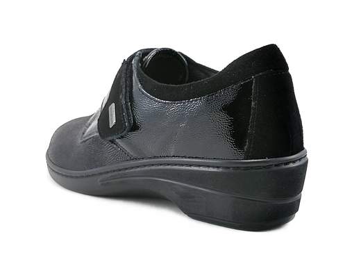 Mocassini donna Susimoda 88600/57 - Mocassino con chiusura a strappo, realizzato in pellame Stretch adattabile a qualsiasi problema del piede. Sottopiede estraibile in pelle scamosciata, sostituibile con il plantare personale. Comoda zeppa in gomma leggera e flessibile di 3,5 cm (Made in Italy).