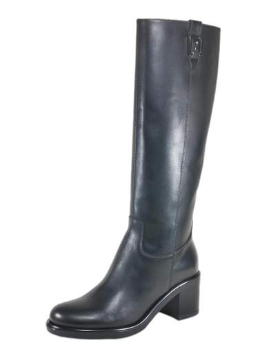 Stivali NeroGiardini in pelle nera, caldi e raffinati, con tacco comodo e zip laterale. Perfetti per look eleganti e pratici nelle giornate fredde.<br /><br />Questi stivali NeroGiardini in morbida pelle nera sono la scelta ideale per affrontare l’inverno con stile. Il gambale è impreziosito da un accessorio metallico tono su tono, elegante senza esagerazioni.<br /><br />All’interno trovi una fodera completamente in pelle e un sottopiede imbottito che rende la calzata piacevole per tutta la giornata. Il tacco a blocco da 5,5 cm è largo, stabile e abbinato a una suola in gomma robusta, pensata proprio per le basse temperature e il fondo bagnato.<br /><br />La zip laterale interna, alta fino a metà gambale, facilita la calzata senza rinunciare all’effetto estetico dello stivale a tubo. Un modello grintoso, raffinato e incredibilmente versatile: dall’ufficio alle uscite serali, puoi muoverti con comfort e stile, sempre con le gambe al caldo. Ovviamente Made in Italy.<br /><br />Scoprili ora e completa il tuo look con un tocco di eleganza funzionale.