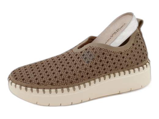 Ballerine GRÜNLAND traforate in ecopelle, plantare RE-SOFT estraibile e suola leggera 4 cm. Fresche, comode e ideali per l’estate!<br /><br />Le ballerine GRÜNLAND SC 4370 F6SILI sono il perfetto mix tra comfort estremo e freschezza estiva. <br />Realizzate in morbidissima ecopelle traforata, lasciano respirare il piede anche nei giorni più torridi. <br />Il sottopiede RE-SOFT in pelle è particolarmente imbottito, estraibile e sostituibile eventualmente con il tuo plantare personale, per un comfort su misura. <br />La suola platform in gomma leggera da 4 cm è flessibile e super stabile. <br />Fresche, versatili e pronte a seguirti ovunque: dall’ufficio alla passeggiata sul lungomare.