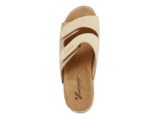 Ciabatte Susimoda 1065/130 in nabuk con doppio strappo e zeppa 3 cm. Comodità per la casa con qualità Made in Italy.<br /><br />Le Susimoda 1065/130 sono pensate per chi in casa vuole sentirsi comoda ma con un tocco di stile. La tomaia in nabuk con stampa rettile aggiunge un dettaglio elegante, mentre i due strappi regolabili permettono di adattare la calzata anche ai piedi più sensibili o gonfi a fine giornata.<br /><br />Il sottopiede in tessuto imbottito è studiato per essere antiscivolo e antisudore, così da garantire una piacevole sensazione anche dopo molte ore. La zeppa in poliuretano da 3 cm è leggera, stabile e offre il giusto supporto per camminare senza affaticare il piede. Ovviamente Made in Italy.<br /><br />Cerchi una ciabatta da casa comoda, regolabile e un po’ più curata del solito? Questo modello è pronto a seguirti in ogni momento di relax.