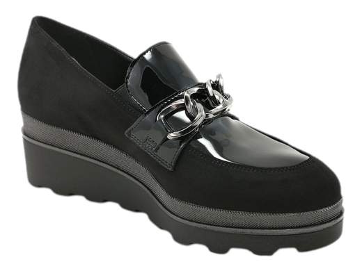 Esplora l'eleganza e il comfort con il mocassino zeppa da donna Cinzia Soft MM854825. Questo mocassino, realizzato con cura utilizzando camoscio e vernice, offre un design sofisticato e accattivante. Imbottito con un sottopiede in pelle, assicura un comfort ottimale per tutta la giornata. Con un fondo zeppa alto 5,5 cm, questo mocassino combina stile e praticità, aggiungendo un tocco di altezza senza compromettere il comfort. Scegli il Cinzia Soft MM854825 per un look raffinato e un comfort duraturo.