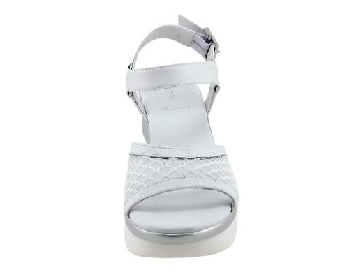 Sandalo donna NeroGiardini con zeppa bicolore 8 cm, tomaia in pelle e rete ricamata, cinturino regolabile e sottopiede memory per un look sportivo e grintoso.