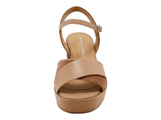 Scopri l'intramontabile eleganza del sandalo da donna Gianmarco Sorelli 2150/Nora. Questo sandalo incanta con il suo design raffinato. Realizzato in pelle con inserto in camoscio, offre uno stile distintivo. Il cinturino alla caviglia aggiunge un tocco di classe e sostegno. Il tacco a blocco di 7,5 cm e il plateau di 2,5 cm, entrambi rivestiti in pelle, offrono altezza e comodità impeccabile. Questo sandalo rappresenta l'essenza dell'eleganza e dell'artigianato italiano di alta qualità. Sia che tu stia partecipando a un evento speciale o desideri un tocco di raffinatezza nella tua routine quotidiana, il sandalo Gianmarco Sorelli 2150/Nora è la scelta perfetta.