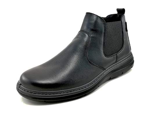 Aggiungi uno stile senza tempo al tuo guardaroba con lo stivaletto Chelsea da uomo ENVAL Soft 6710300 Belfast. <br />Creato con cura in morbida pelle nappa nera, questo stivaletto offre un'indossabilità senza sforzi grazie alla chiusura lampo laterale e alla calzata extra comoda. <br />Il plantare estraibile in memory foam assicura un comfort personalizzato per tutta la giornata. Con un fondo in gomma leggero e flessibile, camminare diventa un piacere. <br />Scegli il comfort e l'eleganza del Made in Italy.