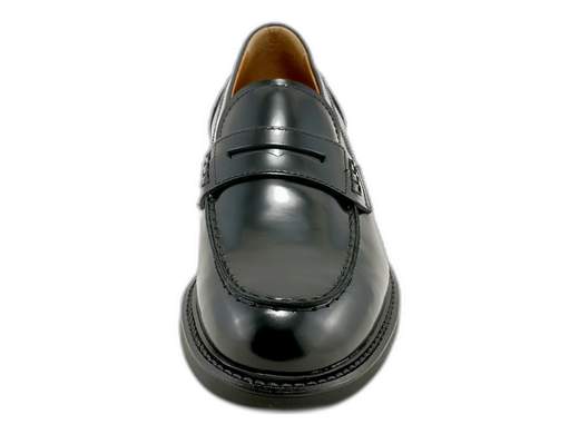 Elegante mocassino da uomo NeroGiardini in pelle semi lucida con suola in gomma e sottopiede imbottito, ideale per cerimonia e abbigliamento formale Made in Italy.