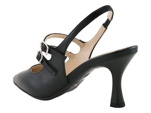 Elegante scarpa slingback NeroGiardini in pelle nera con tacco a rocchetto da 7 cm, punta affusolata e triplo cinturino di sicurezza, ideale per cerimonie e gala.