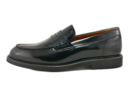 Elegante mocassino da uomo NeroGiardini in pelle semi lucida con suola in gomma e sottopiede imbottito, ideale per cerimonia e abbigliamento formale Made in Italy.