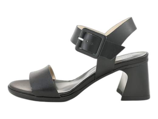 Sandali con tacco NeroGiardini in pelle, eleganti e comodi con fibbia glam e tacco 6 cm. Perfetti per ogni occasione. Scopri lo stile Made in Italy!<br /><br />I sandali donna NeroGiardini E513240D con tacco sono la tua arma segreta per sfoggiare eleganza e sicurezza… senza rinunciare alla comodità. <br />Realizzati interamente in pelle, con fodera coordinata e sottopiede leggermente imbottito (perché sì, il comfort è sexy!), questi sandali con cinturino alla caviglia e maxi fibbia squadrata ti faranno brillare. <br />Il tacco sagomato da 6 cm slancia senza sacrifici, mentre la suola in gomma antiscivolo ti tiene salda anche nei momenti più “scivolosi”.<br />Perfetti per cerimonie, cene eleganti, party estivi o anche solo per sentirti incredibile il lunedì mattina.<br />*Made in Italy*, perché anche i tuoi piedi meritano il meglio.<br />Mettili al carrello prima che lo faccia qualcun'altra!