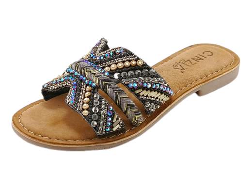 Ciabatte basse donna CINZIA Soft IT1042 con pietre e strass. Comode, brillanti e grintose, perfette per l’estate. Scopri subito il tuo paio!<br /><br />Brillare senza rinunciare al comfort? Con le CINZIA Soft IT1042 ci riesci al primo passo. La fascia, ricoperta da corallini, pietre e strass, aggiunge un tocco di luce e grinta al tuo outfit estivo.<br /><br />Il sottopiede imbottito coccola il piede a ogni camminata, mentre il fondo basso con tacco da 1,5 cm in gomma antiscivolo garantisce stabilità e comodità assoluta.<br /><br />Perfette con look casual, sportivi o da vacanza, sono le ciabatte ideali per accompagnarti ovunque con stile e praticità.<br /><br />Non aspettare: rendi indimenticabile la tua estate con le CINZIA Soft IT1042!