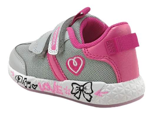 Sneakers Primigi 3949100: stile e comfort per la tua bimba. Tessuto Lurex argento/fuxia, chiusura a strappo, plantare in pelle estraibile, suola flessibile e antiscivolo. Perfette per attività sportive e giornate di svago.