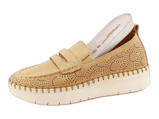 Mocassini GRÜNLAND in ecopelle traforata con plantare estraibile RE-SOFT e suola leggera 4 cm. Freschi, comodi e perfetti per l'estate!<br /><br />I mocassini GRÜNLAND SC 4368 F6SILI sono una ventata d’aria fresca ai tuoi piedi! <br />Realizzati in morbida ecopelle traforata, sono pensati per accompagnarti nelle giornate più calde senza mai perdere il sorriso. <br />Il sottopiede RE-SOFT in pelle, super imbottito ed estraibile, coccola il piede e può essere tranquillamente sostituito con un plantare personale. <br />Il fondo platform in gomma leggera da 4 cm è flessibile e stabile: camminare diventa un piacere! <br />Perfetti per ogni outfit e ogni occasione, con un tocco di leggerezza che fa la differenza.