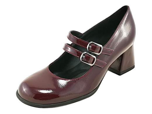 Décolleté IGI&CO 8695911 Fabiana in vernice naplack con doppio cinturino e tacco a blocco. Eleganti, comode e 100% Made in Italy.<br /><br />Le décolleté IGI&CO 8695911 Fabiana sono la perfetta combinazione di eleganza e comfort. Realizzate in morbida vernice naplack, si distinguono per i due cinturini regolabili con fibbie che abbracciano delicatamente il piede, assicurando stabilità e una camminata disinvolta.<br /><br />Il sottopiede in pelle imbottito regala una piacevole sensazione di morbidezza, mentre il tacco a blocco da 5,5 cm e la suola in gomma antiscivolo garantiscono sicurezza e comodità per tutta la giornata.<br /><br />Ideali per l’ufficio, un aperitivo o una serata elegante, queste décolleté sono l’alleato perfetto per chi ama lo stile raffinato senza sacrificare il benessere del piede.<br />Ovviamente Made in Italy — perché l’eleganza autentica nasce solo da mani italiane.<br /><br />Non lasciartele sfuggire: indossale e senti la differenza a ogni passo!