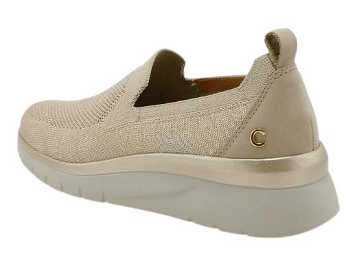 Scopri i Mocassini CINZIA Soft IV821482 003 in tessuto laminato traspirante, comodi e freschi, su Laporta Calzature. Acquista ora!<br /><br />I Mocassini CINZIA Soft IV821482 003, disponibili su Laporta Calzature, offrono un mix perfetto di stile e comfort. <br />Realizzati in morbido tessuto laminato traspirante, sono ideali per garantire freschezza anche durante i mesi estivi. <br />Il comodo fondo platform di 4 cm aggiunge un tocco moderno e garantisce stabilità durante la camminata. Il sottopiede estraibile imbottito in pelle offre un comfort eccezionale, rendendo questi mocassini perfetti per l'uso quotidiano. <br />Questi mocassini sono la scelta ideale per chi cerca qualità e comodità in una calzatura versatile. <br />Non perdere l'occasione di aggiungere comfort e stile al tuo guardaroba, acquista ora su Laporta Calzature!