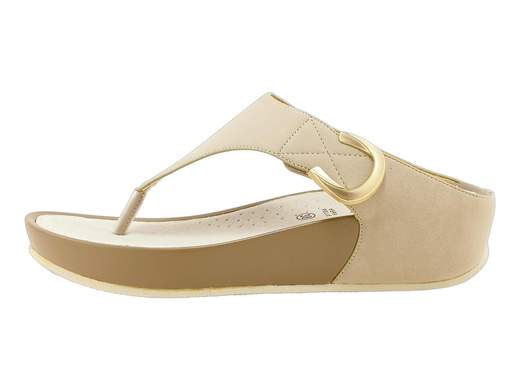 Ciabatta infradito donna Grunland CI 2578 C9DIRA con zeppa 4 cm, fascia regolabile a strappo e sottopiede in pelle imbottito. Comfort e leggerezza.<br /><br />Le ciabatte infradito donna Grunland CI 2578 C9DIRA uniscono praticità e stile in un mix che rende ogni passo più leggero. La tomaia in ecopelle, impreziosita da un elegante accessorio dorato, dona un tocco raffinato a una calzatura pensata per l’uso quotidiano.<br /><br />La fascia che avvolge il piede è regolabile a strappo, così puoi adattare la calzata in un attimo, senza compromessi sulla comodità. Il sottopiede in pelle imbottito accompagna la camminata con morbidezza, trasformando anche le giornate più intense in esperienze leggere.<br /><br />La zeppa di 4 cm, ultraleggera e con suola antiscivolo, garantisce stabilità e agilità in ogni situazione: dal tempo libero alle vacanze estive, queste ciabatte sono sempre la scelta giusta.<br /><br />Con Grunland ai piedi, la comodità è assicurata e lo stile non manca mai.<br /><br />Scoprile subito e lasciati conquistare dal comfort intelligente!