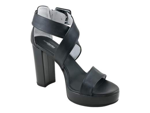 Elegante sandalo NeroGiardini con tallone chiuso e fasce incrociate sulla tomaia, tacco a blocco 10 cm e plateau 2 cm, disponibile nei colori nero e lino, ideale per cerimonie.
