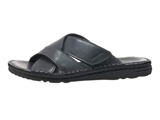 Scopri il comfort e lo stile senza tempo con la ciabatta uomo Grunland CI 2494 80LAPO. Realizzata interamente in pelle nero, questa ciabatta incanta con la sua eleganza minimalista. Le fasce incrociate regolabili a strappo offrono una vestibilità personalizzata e sicura. Il sottopiede imbottito Re-Soft in pelle dona un comfort avvolgente ad ogni passo. La suola in gomma leggera e flessibile garantisce una camminata senza sforzo. Sia che tu stia rilassandoti in casa o che voglia un'opzione casual per l'estate, la ciabatta Grunland CI 2494 80LAPO sarà la tua compagna ideale.