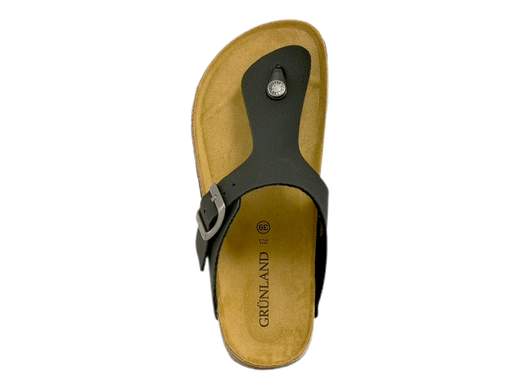 Scopri gli Infradito Uomo Grunland CC 3011 40BOBO in nero con plantare anatomico e fondo bio in sughero, su Laporta Calzature. Acquista ora!<br /><br />Gli Infradito Uomo Grunland CC 3011 40BOBO, disponibili su Laporta Calzature, sono ideali per chi cerca comfort e leggerezza durante le giornate più calde, sia in città che in vacanza. <br />Disponibili in colore nero, questi infradito offrono una regolazione personalizzata grazie alla fibbia laterale. <br />Il plantare anatomico in pelle scamosciata è progettato per favorire una postura ottimale del piede e della caviglia. <br />Il fondo bio, composto da sughero e lattice naturale, è leggero e traspirante, mentre la suola in gomma garantisce resistenza e stabilità. <br />Perfetti per un look casual e comodo. <br />Acquista ora su Laporta Calzature e goditi il massimo comfort con stile!