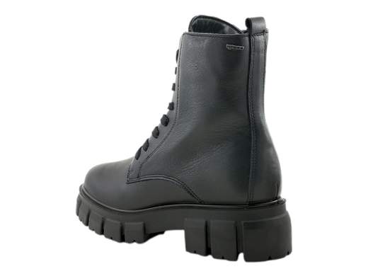 Scopri gli Anfibi Donna IGI&CO 6664300 Soraya in pelle nera con doppia chiusura, suola carrarmato e tacco 5 cm. Grintosi e versatili, acquistali ora! <br /><br />Gli Anfibi Donna IGI&CO 6664300 Soraya, disponibili su Laporta Calzature, sono la combinazione perfetta di praticità, grinta e stile Made in Italy. <br />Realizzati interamente in pelle nera di alta qualità, questi anfibi si distinguono per la doppia chiusura con lacci e zip laterale, che garantisce una calzata rapida e confortevole. <br />Il sottopiede imbottito in pelle, estraibile, offre comfort personalizzato, mentre il robusto ma leggero fondo carrarmato in gomma con tacco di 5 cm assicura stabilità e quel tocco di altezza in più. <br />Ideali per affrontare il freddo con stile, sono perfetti sia per il lavoro che per una serata divertente con gli amici. <br />Non rinunciare al carattere: acquista ora su Laporta Calzature e cammina con grinta in ogni occasione!