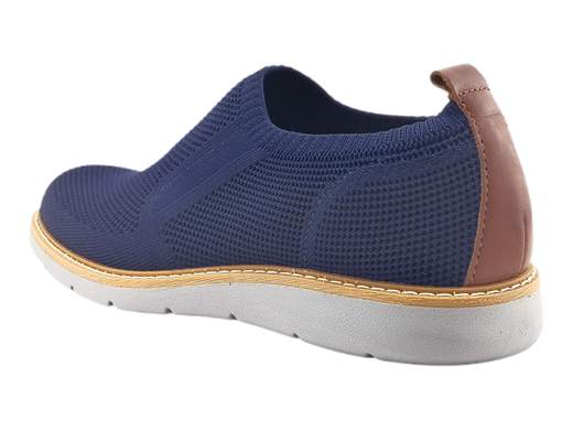 Mocassini uomo estivi IGI&CO in tessuto tecnico traspirante, slip-on leggeri e comodi, ideali per look casual-chic. Made in Italy.<br /><br />Mocassini uomo IGI&CO 7608011 Carter: se infilarsi le scarpe al mattino è una battaglia, questi slip-on sono il tuo alleato segreto. <br />Realizzati in tessuto tecnico ultra-traspirante con imboccatura elasticizzata, sono perfetti per piedi sempre in movimento (ma che vogliono restare freschi). <br />Il sottopiede estraibile in pelle è imbottito e traspirante: così il comfort non va mai in vacanza. <br />Fondo leggerissimo in poliuretano da 2,5 cm, per camminare sul velluto (o quasi). <br />Dall'ufficio al weekend, ti seguiranno ovunque con grinta e stile. E sì, sono Made in Italy.<br />Non farteli scappare, il comfort estivo non aspetta!