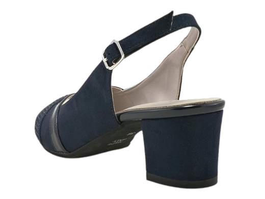 Esplora l'eleganza senza tempo del sandalo da donna slingback Cinzia Soft MM5294609 001. Realizzato con maestria in camoscio sintetico e vernice, questo sandalo è un'icona di stile e raffinatezza. L'accessorio con strass aggiunge un tocco di brillantezza, mentre il sottopiede imbottito in pelle assicura un comfort eccezionale. Con un comodo tacco rivestito di 5 cm, questo sandalo è perfetto per chi cerca un equilibrio tra moda e praticità. Realizzato in Italia, rappresenta la migliore qualità artigianale.
