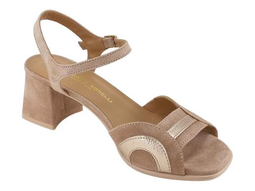 Sandalo elegante da donna in camoscio castoro Gianmarco Sorelli con tacco a blocco da 5 cm e inserto laminato rame per cerimonie e serate chic.