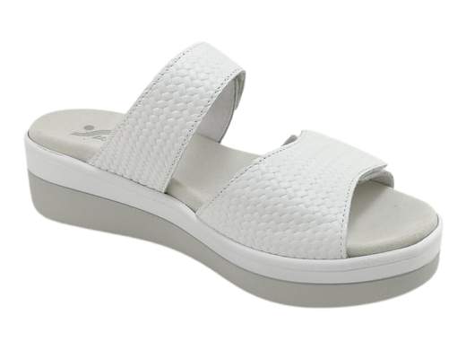 Scopri le Ciabatte Donna Susimoda 17430/34 in morbida pelle stampata, regolabili e comode, con sottopiede memory foam, su Laporta Calzature. Acquista ora!<br /><br />Le Ciabatte Donna Susimoda 17430/34, disponibili su Laporta Calzature, offrono comfort e praticità per ogni occasione, sia in città che in vacanza. <br />La tomaia in morbida pelle stampata, foderata completamente in pelle, è regolabile tramite due pratici velcro posizionati in pianta e sul collo, per una calzata personalizzata. <br />Il fondo zeppa di 4 cm in gomma leggera assicura stabilità e leggerezza. Il sottopiede memory foam BODY-pur si adatta perfettamente all'anatomia del piede, favorendo un corretto reflusso venoso e offrendo un comfort prolungato. <br />Queste ciabatte, Made in Italy, sono perfette per chi cerca stile e benessere. <br />Rinnova il tuo look estivo con il massimo comfort, acquista ora su Laporta Calzature!