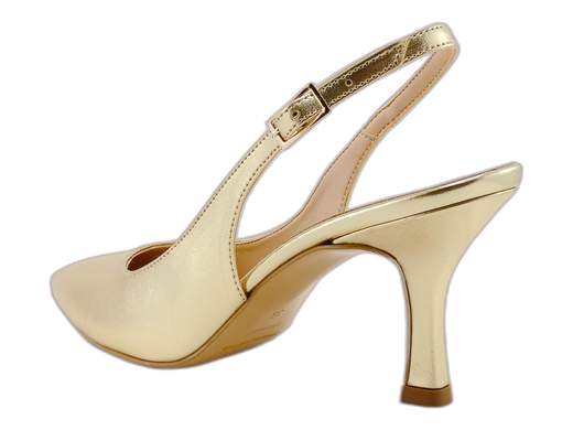 Décolleté slingback Nacrée in platino laminato con tacco spillo 7,5 cm e punta affusolata. Sottopiede imbottito e calzata leggera per il massimo comfort in cerimonia.