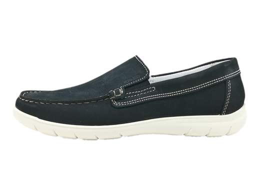 Eleva il tuo comfort e stile con il mocassino uomo IGI&CO 3612600 Liroy. Realizzato in morbido nabuk blu, offre una calzata comoda grazie al plantare in pelle Memory Foam estraibile. La suola in poliuretano Extra Flessibile garantisce una camminata senza sforzo. Questo mocassino Made in Italy unisce eleganza e praticità per un look impeccabile.