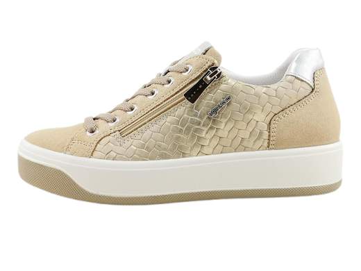Sneakers donna IGI&CO Ava 7656522 in camoscio e pelle stampata, con zip laterale e platform 3,5 cm. Comfort e stile Made in Italy su Laporta Calzature! <br /><br />Se cerchi sneakers che uniscano stile e comodità, le IGI&CO Ava 7656522 fanno al caso tuo! <br />Realizzate in camoscio e pelle stampata effetto intreccio, regalano un look raffinato e originale. La doppia chiusura con lacci e zip laterale rende la calzata pratica e veloce, mentre il plantare imbottito ed estraibile può essere facilmente sostituito con uno correttivo. <br />Il fondo platform da 3,5 cm, leggero e ammortizzante, offre massimo comfort per tutta la giornata. <br />Scoprile ora su Laporta Calzature e dai slancio al tuo stile!