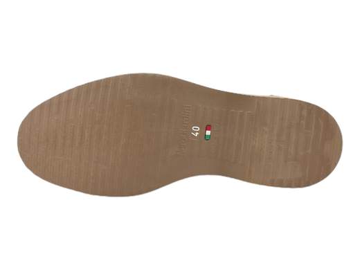 Mocassino NeroGiardini E400170U: comfort e stile unici per un look sofisticato!<br />Pelle scamosciata, fodera pelle, sottopiede DryGo estraibile, suola in gomma.