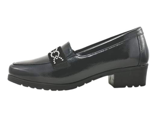 Scopri i Mocassini Donna Susimoda 84080/59 in vernice con accessorio in camoscio e strass, doppio plantare e tacco antiscivolo, su Laporta Calzature. Acquista ora!<br /><br />I Mocassini Donna Susimoda 84080/59, disponibili su Laporta Calzature, combinano stile e comfort in modo sorprendente! <br />Realizzati in morbida vernice con fodera in tessuto, questi mocassini si distinguono per l’elegante accessorio in camoscio arricchito da strass, perfetto per aggiungere un tocco glamour al tuo outfit. <br />Il doppio plantare imbottito in pelle, di cui uno estraibile, ti permette una vestibilità personalizzata, adattandosi perfettamente a ogni piede. <br />Il fondo in gomma antiscivolo e flessibile con tacco a blocco di 3,5 cm garantisce stabilità e comfort in ogni occasione, sia che tu stia affrontando una giornata in ufficio sia che tu stia uscendo per una serata speciale. <br />Non aspettare, dai un tocco di eleganza pratica al tuo look e acquista ora su Laporta Calzature!