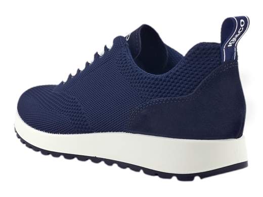 Sneakers uomo IGI&CO in tessuto tecnico super traspirante con fondo running da 3,5 cm. Leggere, fresche e perfette dal lavoro alla vacanza.<br /><br />Sneakers uomo IGI&CO 7632611 Saro: le scarpe che sanno cosa vuol dire “lascia respirare il piede”, ma con stile. <br />Realizzate interamente in tessuto tecnico traspirante, queste sneakers sono perfette per affrontare anche le giornate più bollenti senza perdere la testa (né il piede). <br />Il sottopiede in pelle è estraibile, imbottito e ultra traspirante: una coccola continua. <br />La chiusura con lacci a 6 fori garantisce una vestibilità personalizzata, mentre il fondo running da 3,5 cm in poliuretano flessibile ti dà la spinta giusta per affrontare tutto: dal traffico del mattino al tramonto in riva al mare. <br />Ovviamente, Made in Italy.<br />Non perdere tempo: clicca e corri a provarle, il tuo piede ti ringrazierà!
