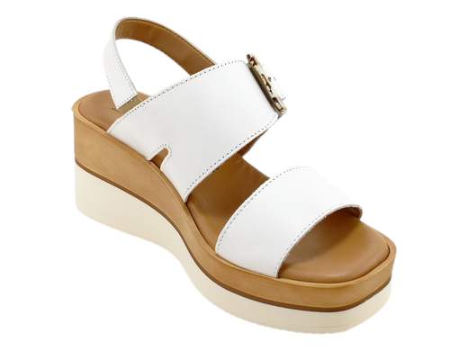 Sandali zeppa Cinzia Soft TS71184 con fasce in pelle e maxi fibbia. Comodi e leggeri, perfetti per le giornate estive. Made in Italy.<br /><br />Se cerchi il compromesso perfetto tra stile e comfort, i sandali zeppa Cinzia Soft TS71184 sono la risposta alle tue preghiere fashion.<br /><br />Due fasce in pelle che coccolano il piede e una maxi fibbia colorata che dice “sono comoda, ma con personalità”. Il sottopiede imbottito in pelle ti fa dimenticare di averle ai piedi, anche dopo chilometri.<br /><br />La zeppa bicolore da 7 cm è alta il giusto per slanciare senza stancare, mentre la suola in gomma antiscivolo ti accompagna sicura ovunque: dalla passeggiata sotto il sole alla valigia pronta per le vacanze.<br /><br />Classici, leggeri e super pratici. E ovviamente, *Made in Italy*.