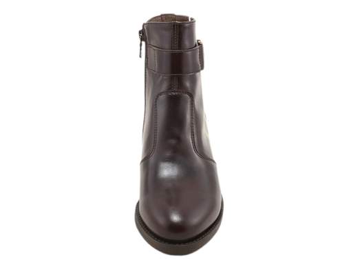 Scopri i Tronchetti Donna NeroGiardini I411270D in pelle con cinturino e accessorio metal, eleganti e pratici con tacco 4 cm. Acquista ora su Laporta Calzature! <br /><br />I Tronchetti Donna NeroGiardini I411270D, disponibili su Laporta Calzature, sono l’essenza del glamour pratico, perfetti per accompagnarti in ogni occasione. <br />Realizzati interamente in pelle di qualità, questi tronchetti sfoggiano un elegante cinturino alla caviglia impreziosito da un raffinato accessorio metallico. <br />La chiusura con zip laterale è pensata per chi vuole uscire di casa con stile... ma senza perdere tempo! <br />Il sottopiede estraibile DryGo non solo offre comfort, ma mantiene i tuoi piedi freschi assorbendo l’umidità. <br />La suola in gomma antiscivolo e il tacco di 4 cm ti garantiscono stabilità e comodità per tutto il giorno. <br />Scegli praticità, raffinatezza e un pizzico di grinta: acquista ora su Laporta Calzature e porta il tuo outfit al livello successivo!