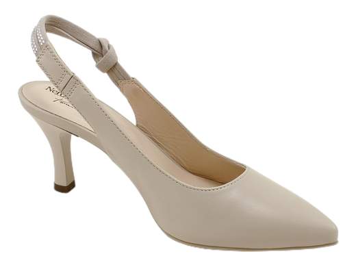 Slingback NeroGiardini E218341DE: scintilla ad ogni passo!<br />Pelle, cinturino con strass, sottopiede imbottito, suola antiscivolo, tacco a spillo di 7 cm e comode.