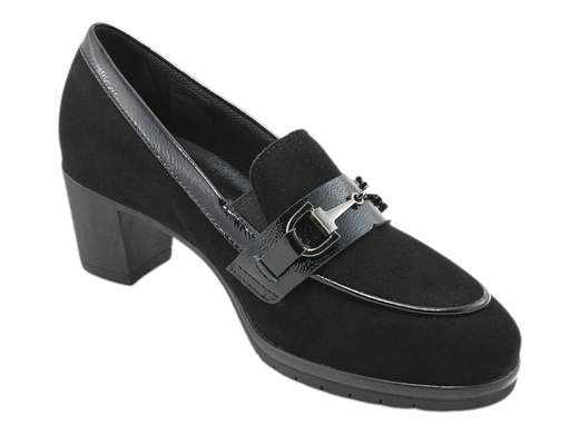 Scopri i Mocassini Donna Susimoda 84130/81 in camoscio con riporti in vernice, accessorio metal e tacco a blocco. Acquista ora su Laporta Calzature!<br /><br />I Mocassini Donna Susimoda 84130/81, disponibili su Laporta Calzature, uniscono eleganza e comfort in un design versatile e chic. <br />Realizzati in raffinato camoscio con dettagli in vernice e impreziositi da un grazioso accessorio metallico, questi mocassini aggiungono un tocco di stile in più ai tuoi outfit. <br />La fodera in tessuto morbido e il sottopiede imbottito in pelle offrono il massimo comfort, mentre la suola in gomma antiscivolo e il tacco a blocco di 5,5 cm ti permettono di affrontare ogni passo con sicurezza. <br />Perfetti per passare senza sforzo da una giornata in ufficio a un look raffinato per la sera. <br />Non aspettare: dona eleganza ai tuoi piedi e acquista ora su Laporta Calzature!